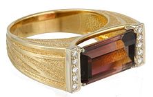 Кольцо «Эгоист» из желтого золота с турмалином и бриллиантами