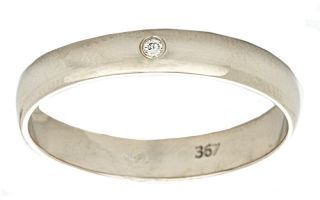 Обручальное кольцо из белого золота с бриллиантом