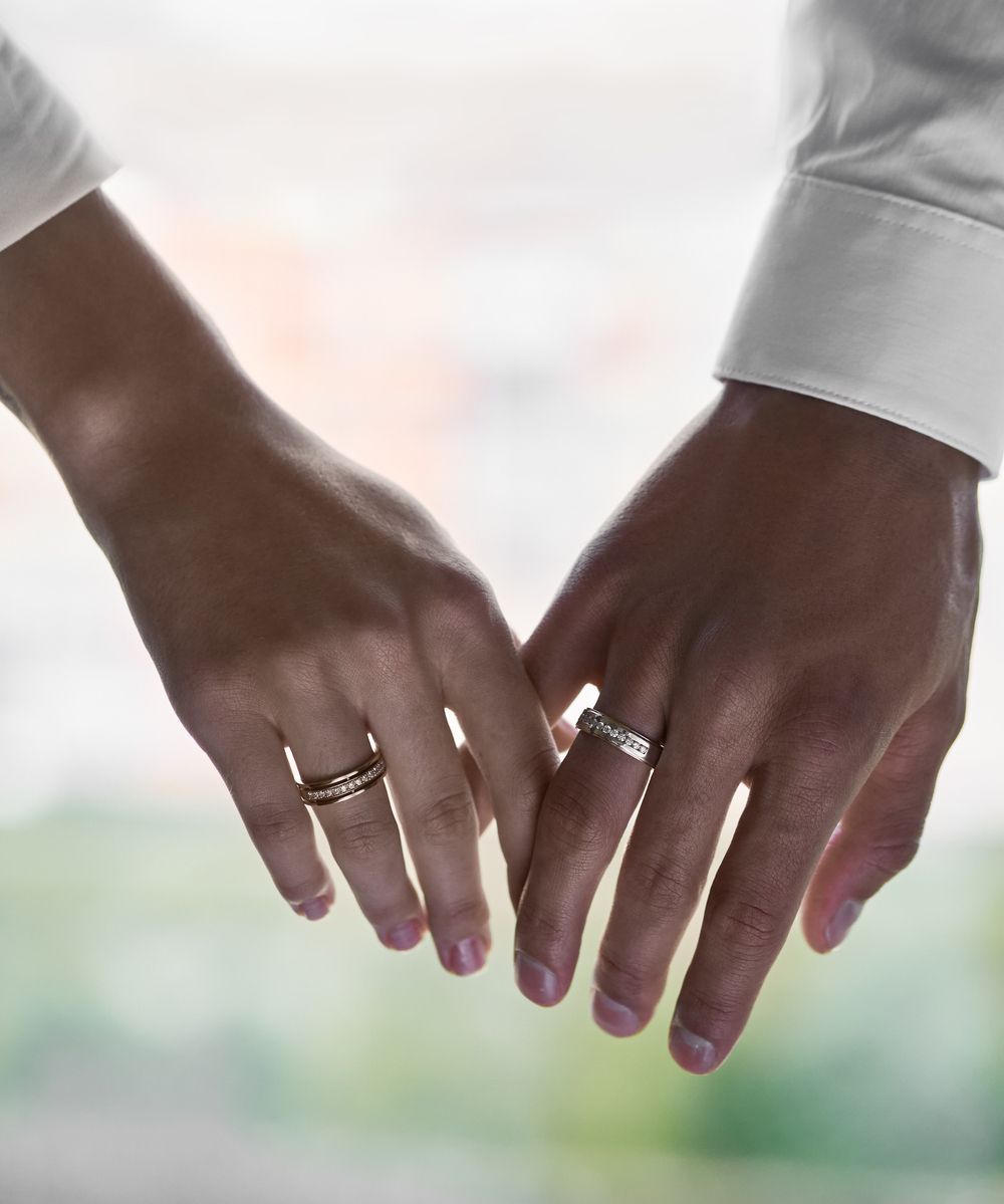 На каком пальце носят венчальное кольцо 