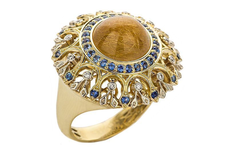 Кольцо из желтого золота с кварцем, сапфирами и бриллиантами